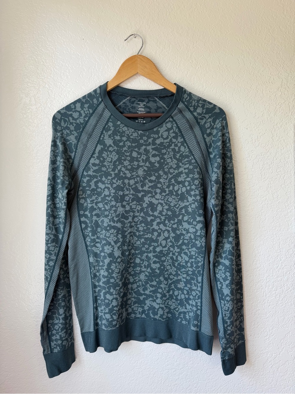 Title Nine Floral Blue Activewear Top w/thumb holes - Teal Green